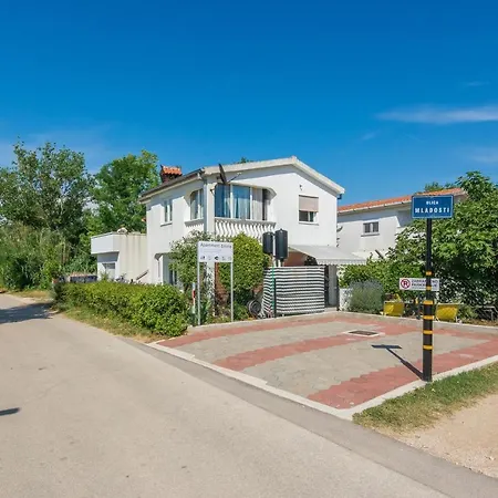 Apartamento Emina Nin