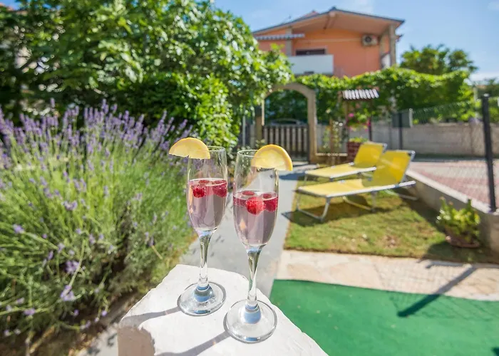 דירה Emina נין